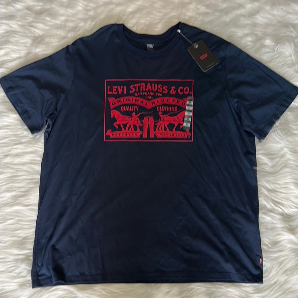Levi's Men's Navy Tee with Red Logo Graphic